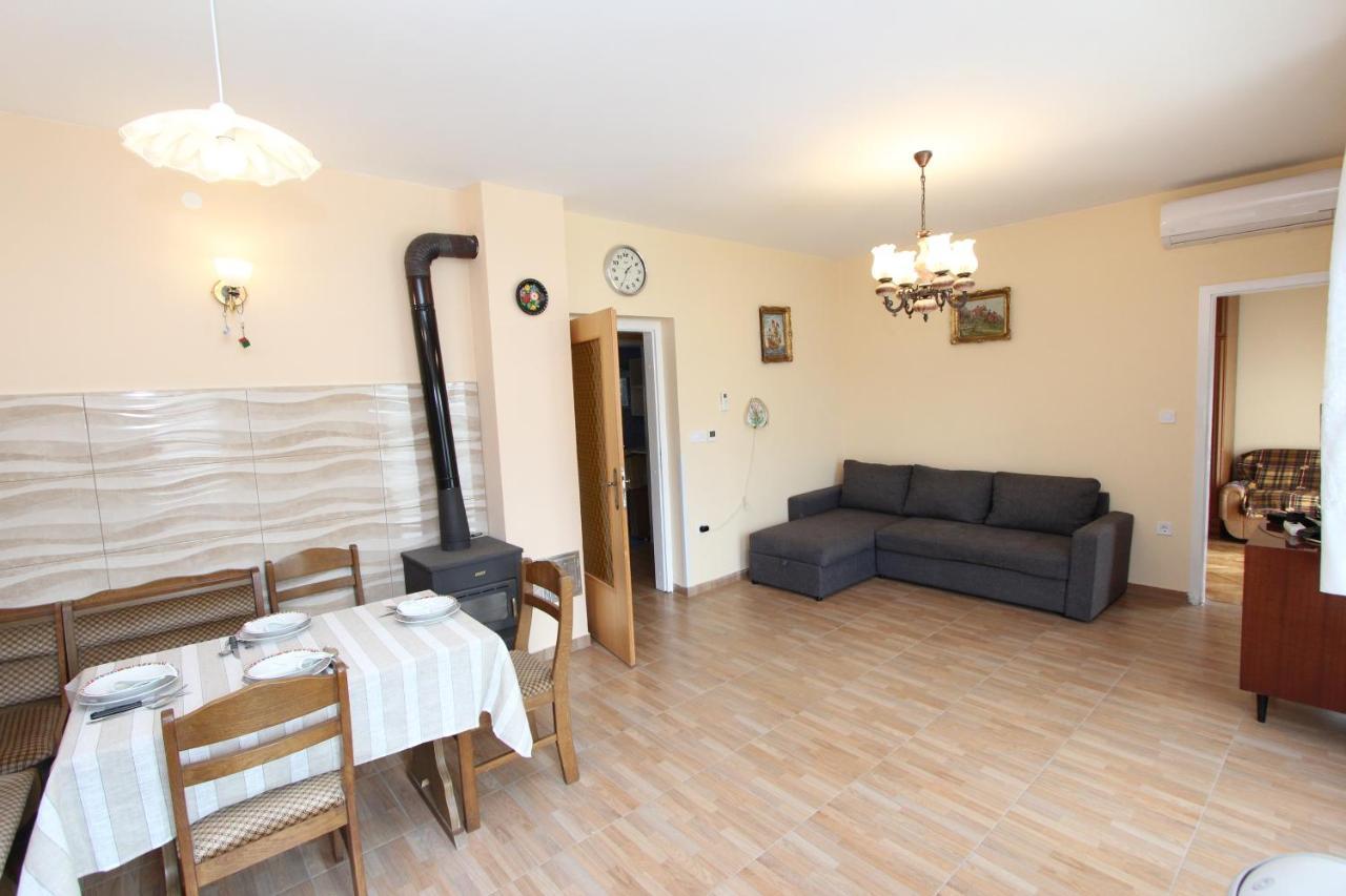 Apartment Oto Pula Bagian luar foto