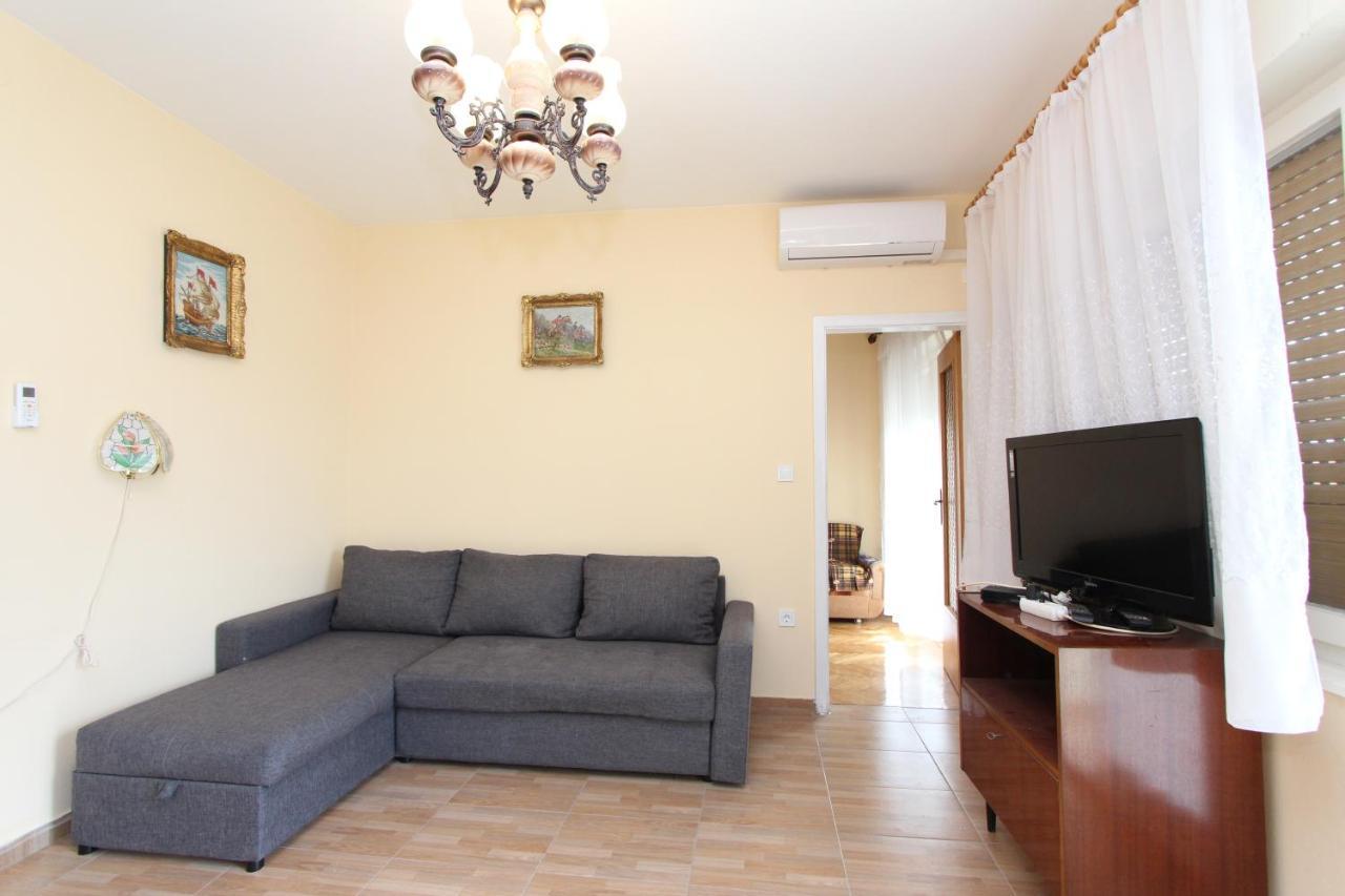Apartment Oto Pula Bagian luar foto