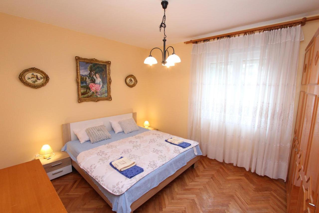 Apartment Oto Pula Bagian luar foto