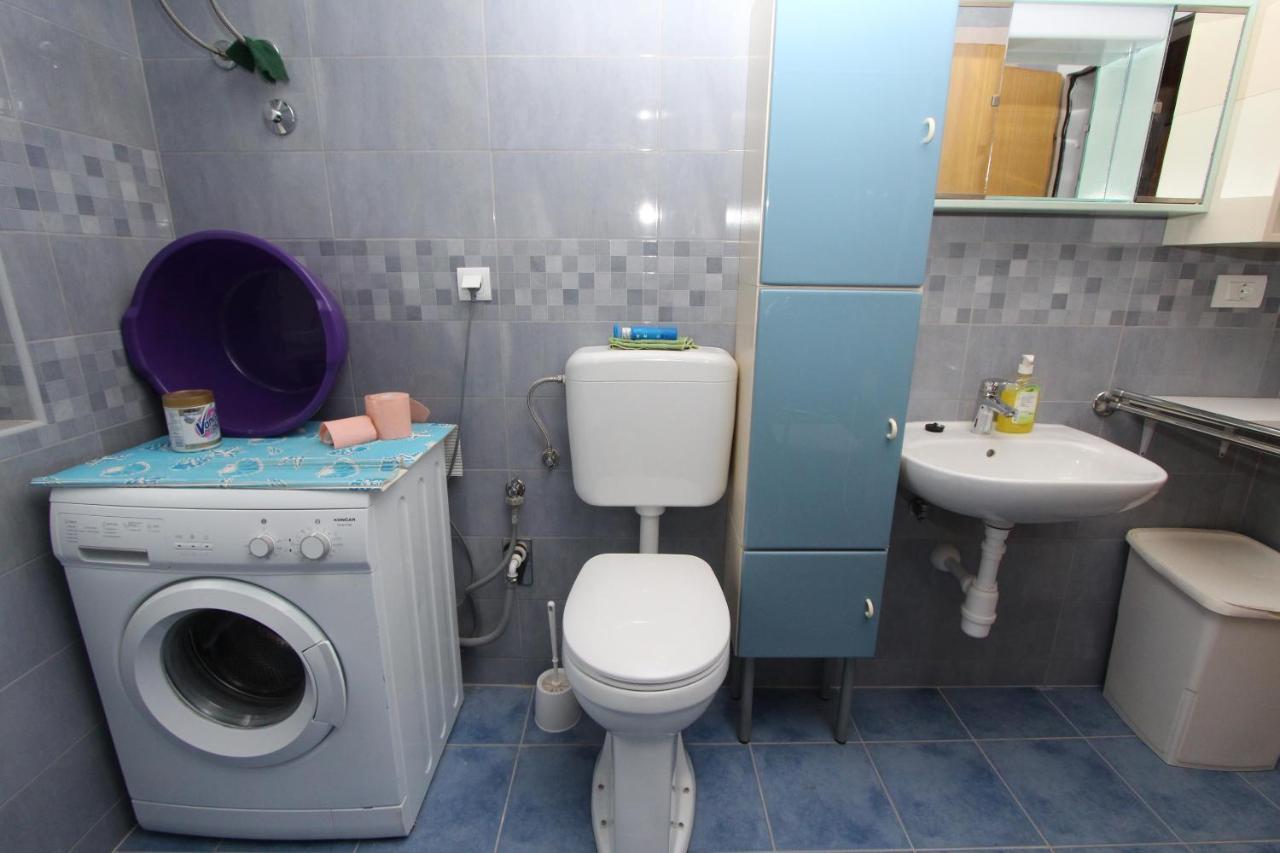 Apartment Oto Pula Bagian luar foto