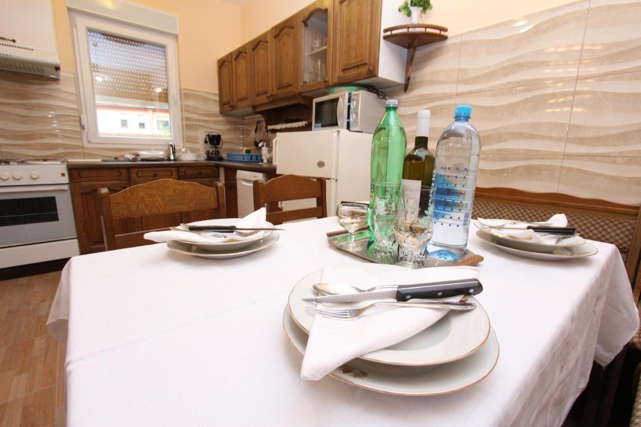 Apartment Oto Pula Bagian luar foto