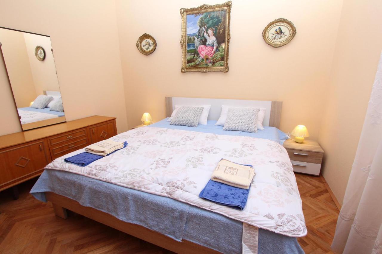 Apartment Oto Pula Bagian luar foto