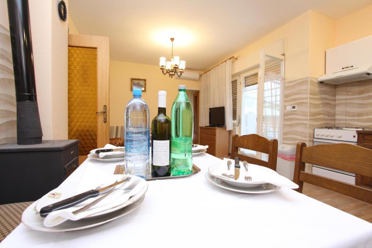 Apartment Oto Pula Bagian luar foto