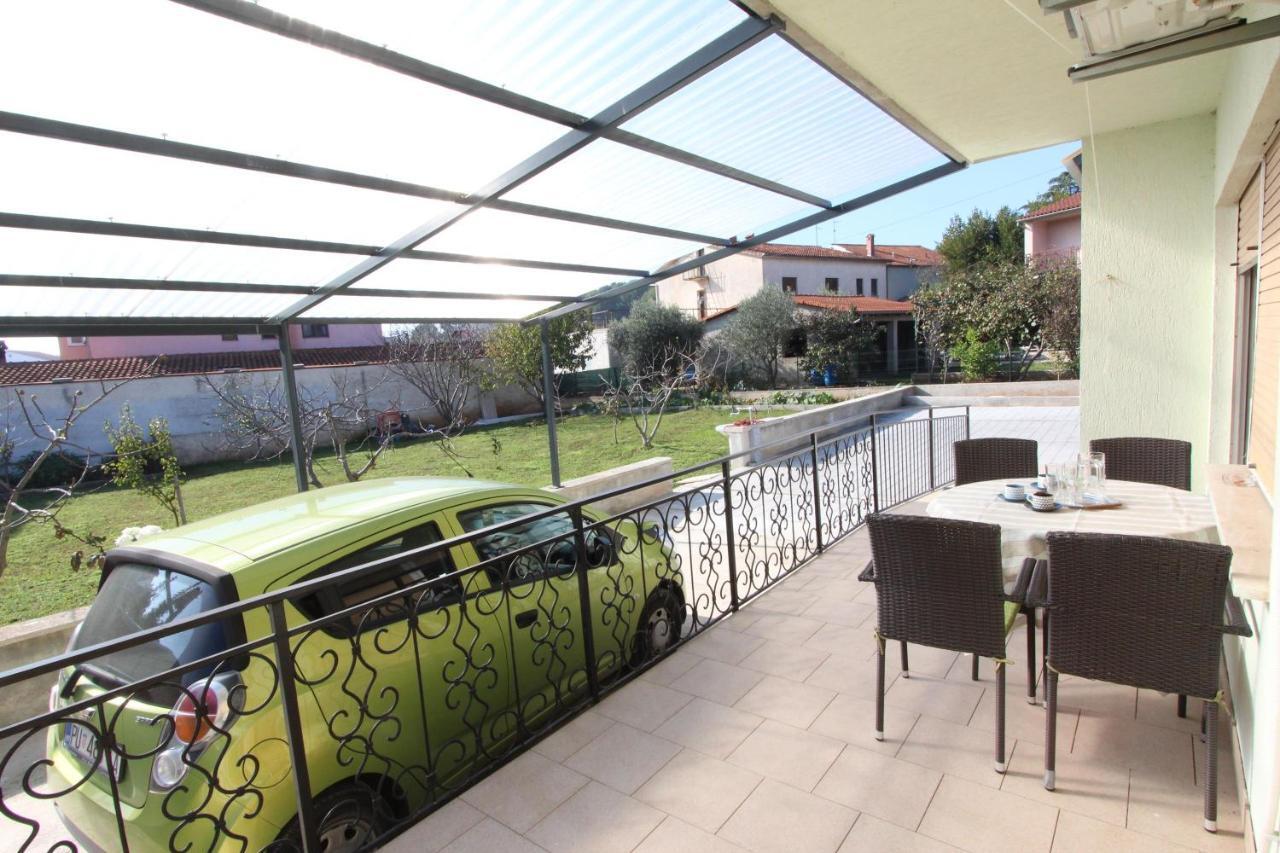 Apartment Oto Pula Bagian luar foto
