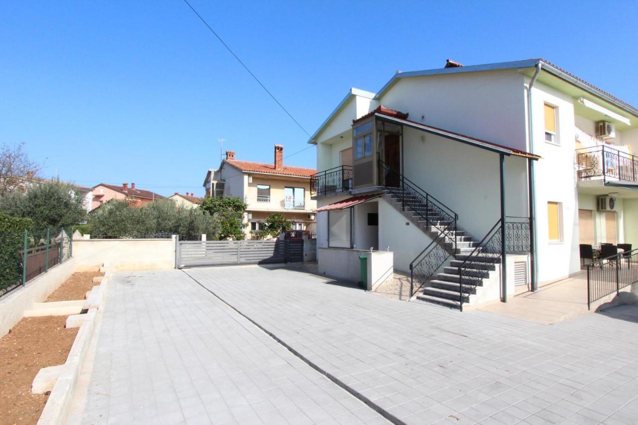 Apartment Oto Pula Bagian luar foto